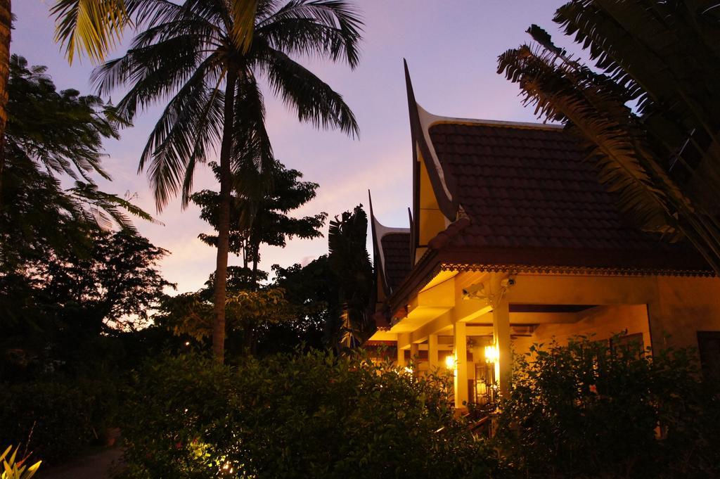 Palm Village Rawai Exterior foto